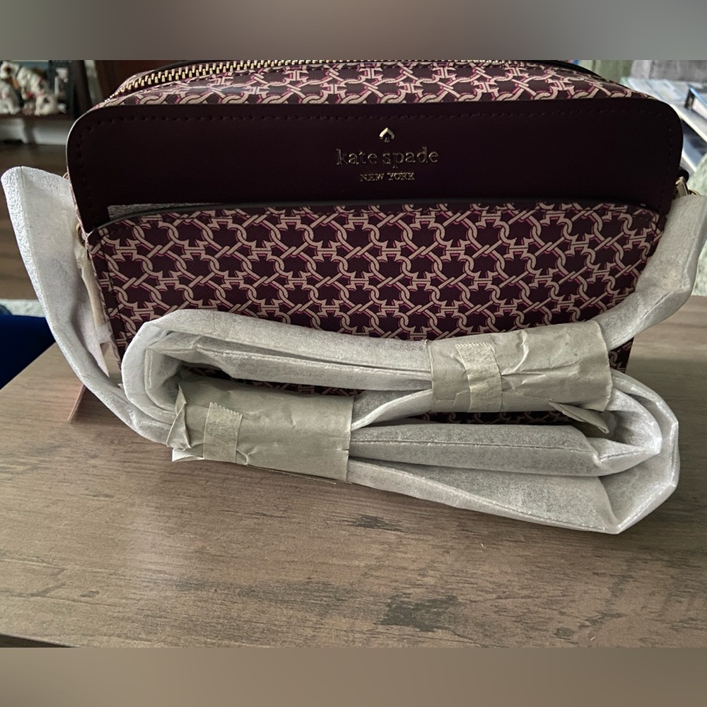 BRAND NEW: Kate Spade Burgundy, pink & cream patterned crossbody camera bag - Picture 6 of 12